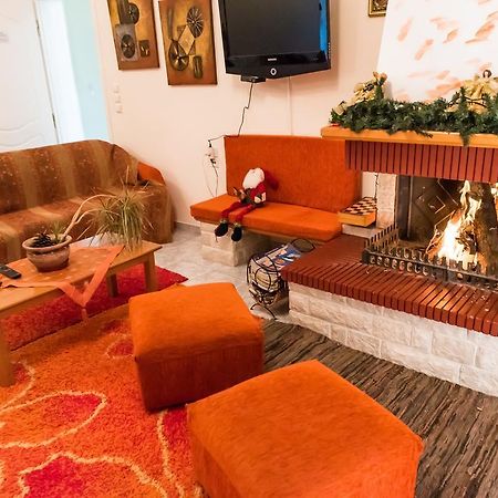 Artemis Hotel Karpeníszi Kültér fotó