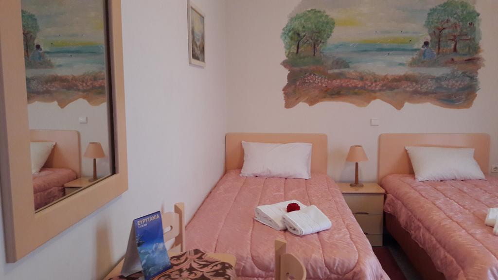 Artemis Hotel Karpeníszi Kültér fotó