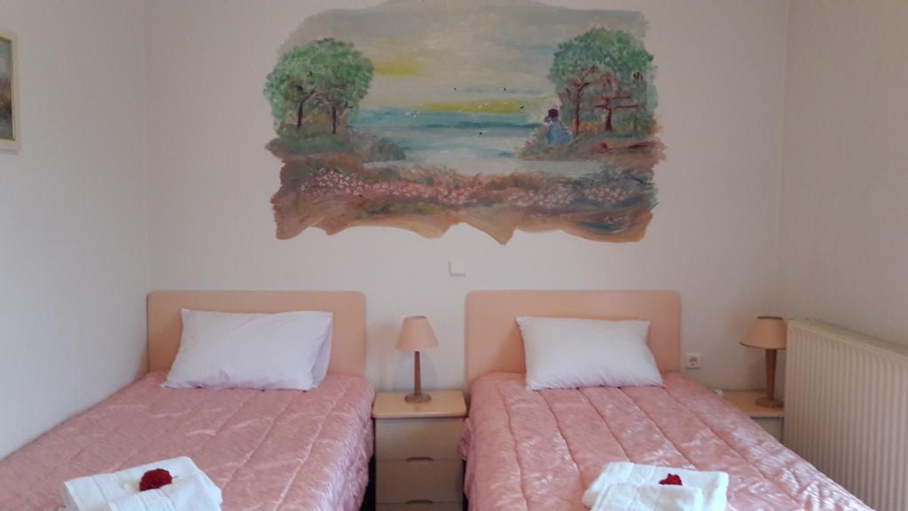 Artemis Hotel Karpeníszi Kültér fotó